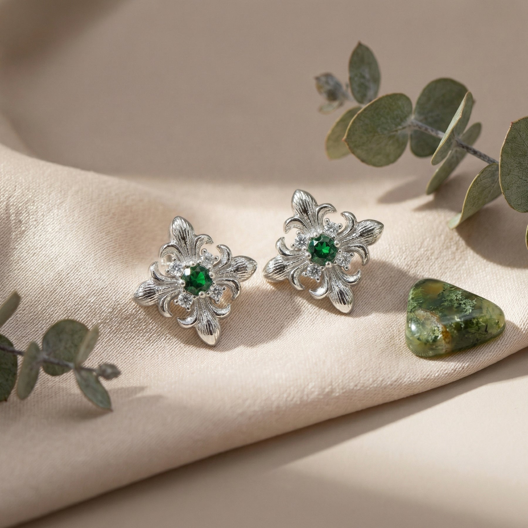 Vintage Fleur-de-Lis Emerald Studs – emerald earrings, side detail