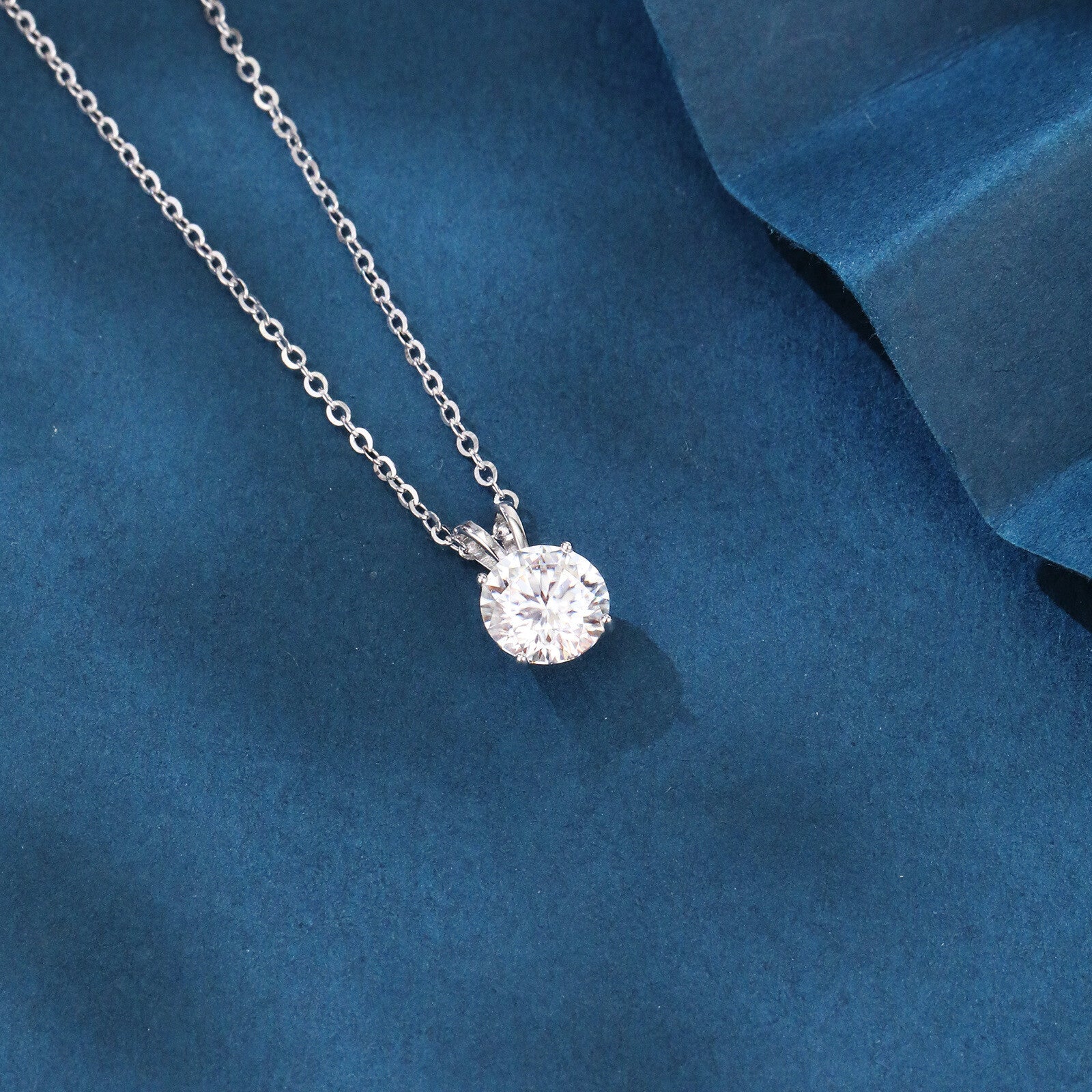 Solitaire Moissanite Pendant Necklace – moissanite necklace, side detail